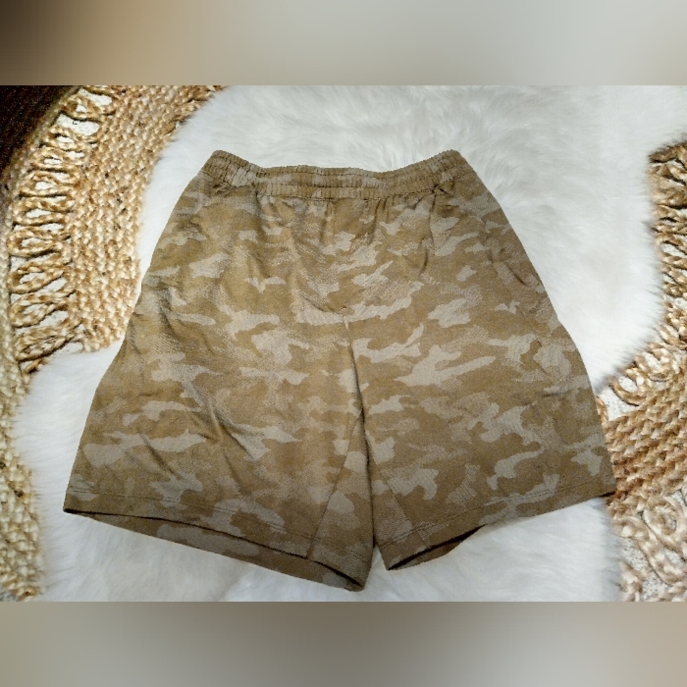 Lululemon pace breaker shorts Camouflage size small